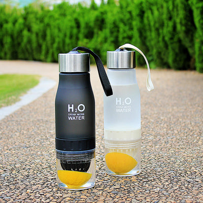 Fruit Infuser Water Bottle Plastic Fruit Infusion Kids Drink Outdoor Sports Bottle Juice Lemon Portable Kettle 650ml